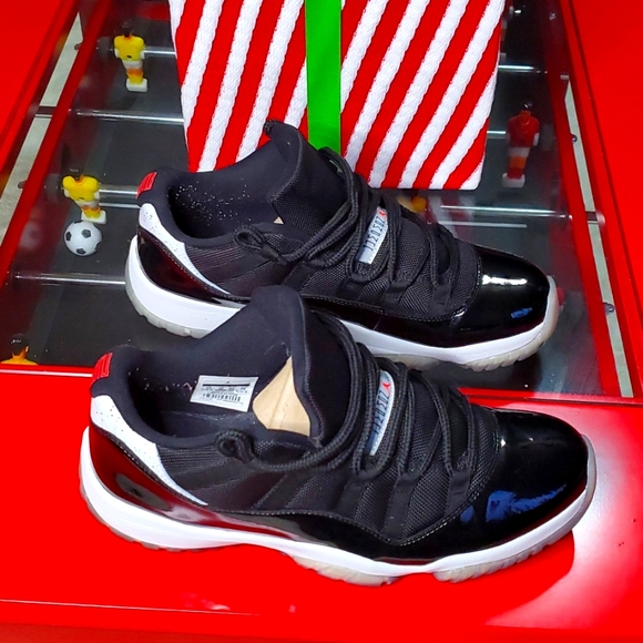 Air Jordan 11 (low) - Picture 6 of 11